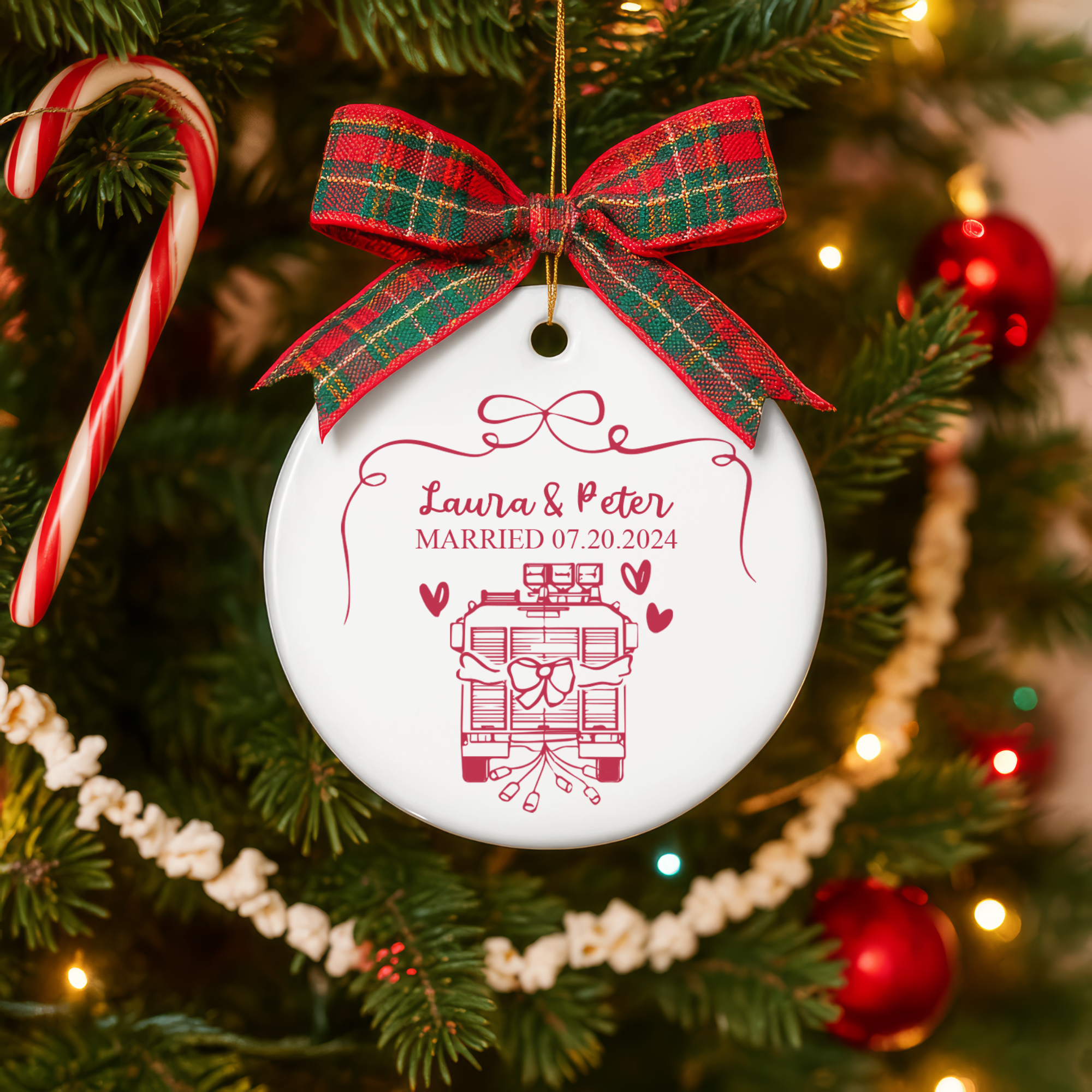 Ornement de mariage personnalisé sur le thème des pompiers - Camion de pompiers personnalisé avec les noms du couple et la date