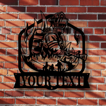 Individuelles Metallschild „Feuerwehrmann mit Schlauch“ – Personalisierte Wanddekoration