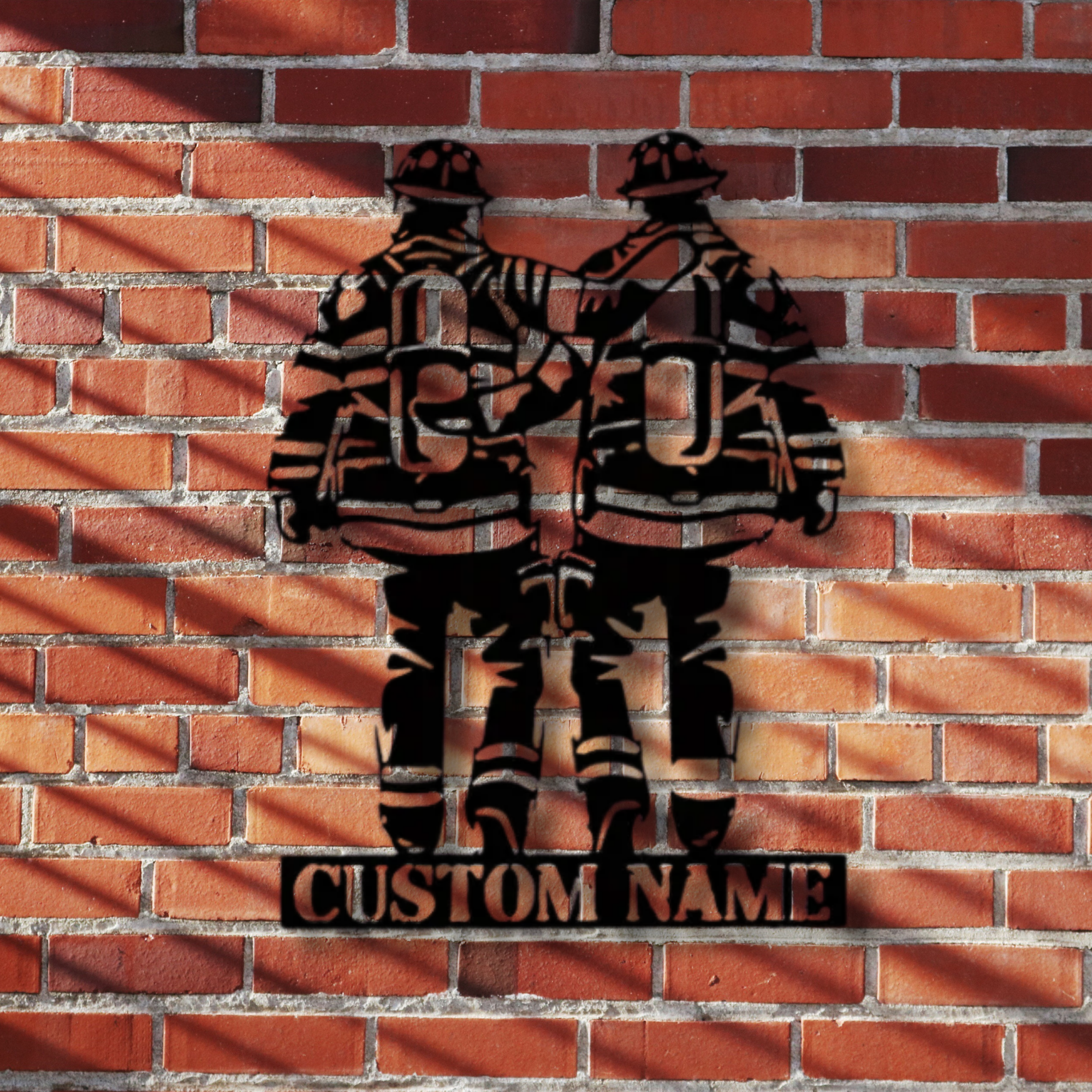 „Feuerwehrmann-Bruder steht“ – Individuelles Metallschild – Personalisierte Wanddekoration