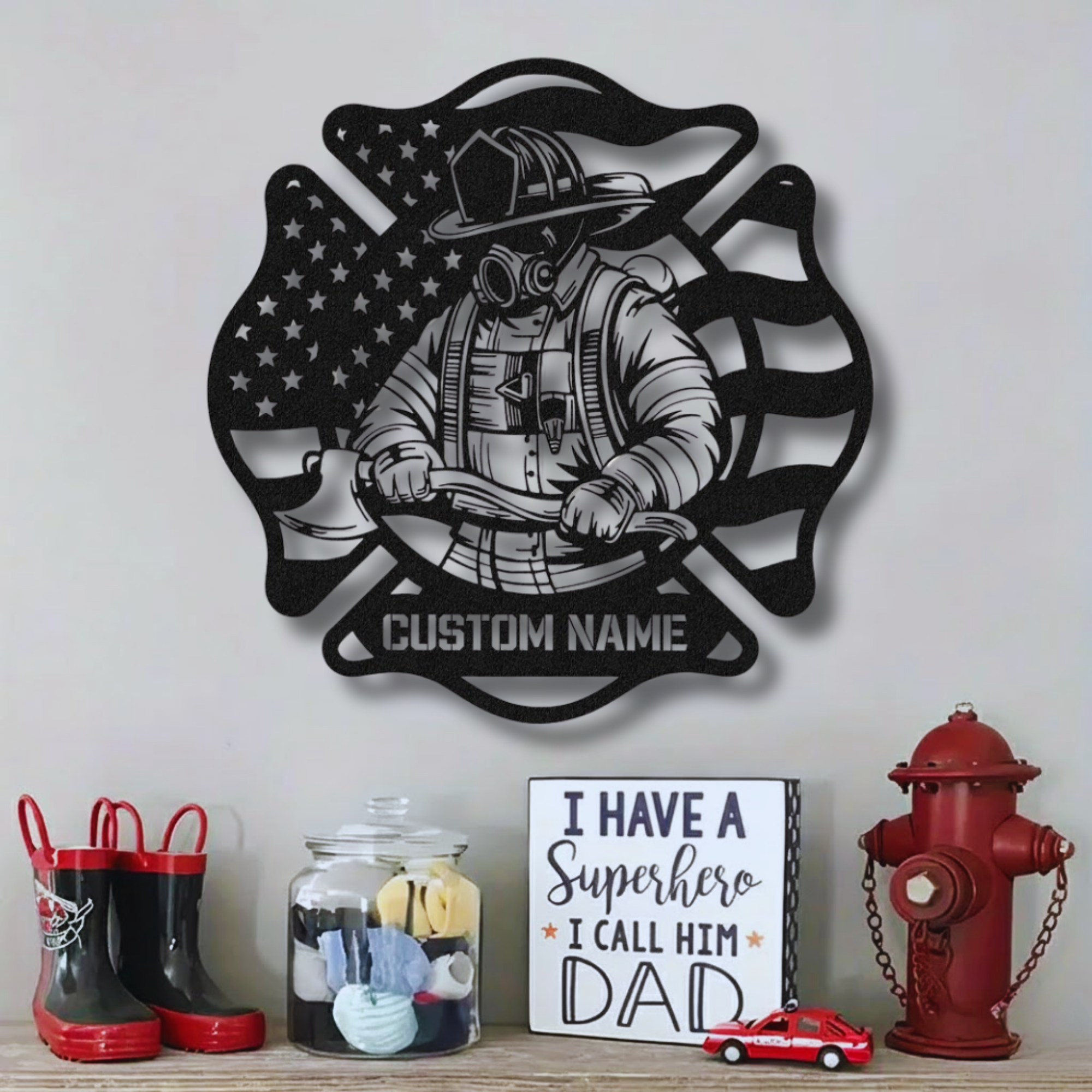 Feuerwehrmaske mit gekreuzten Äxten – Individuelles Namensschild aus Metall – Personalisierte Wanddekoration