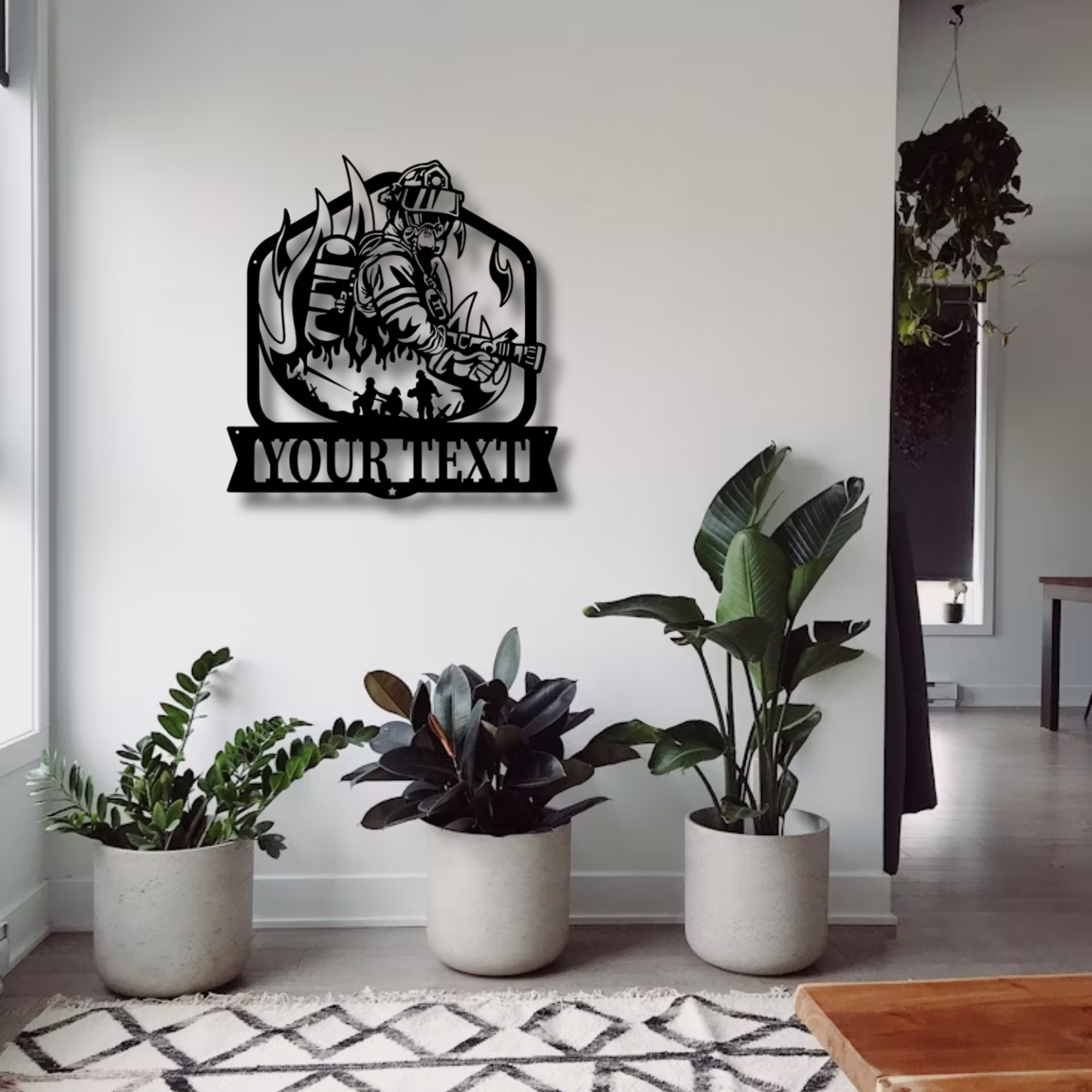 Individuelles Metallschild „Feuerwehrmann mit Schlauch“ – Personalisierte Wanddekoration