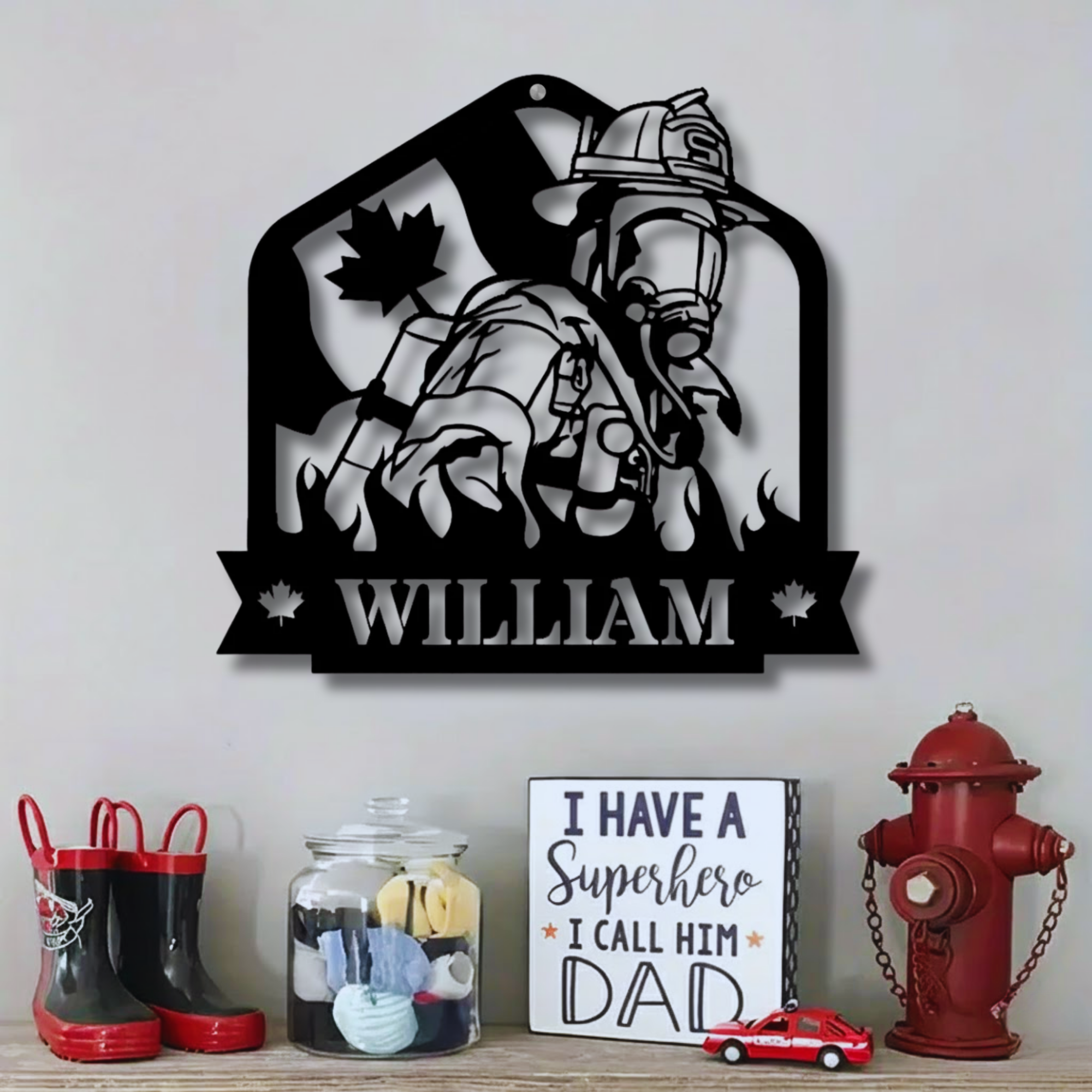 Feuerwehrmaske mit gekreuzten Äxten – Individuelles Namensschild aus Metall – Personalisierte Wanddekoration