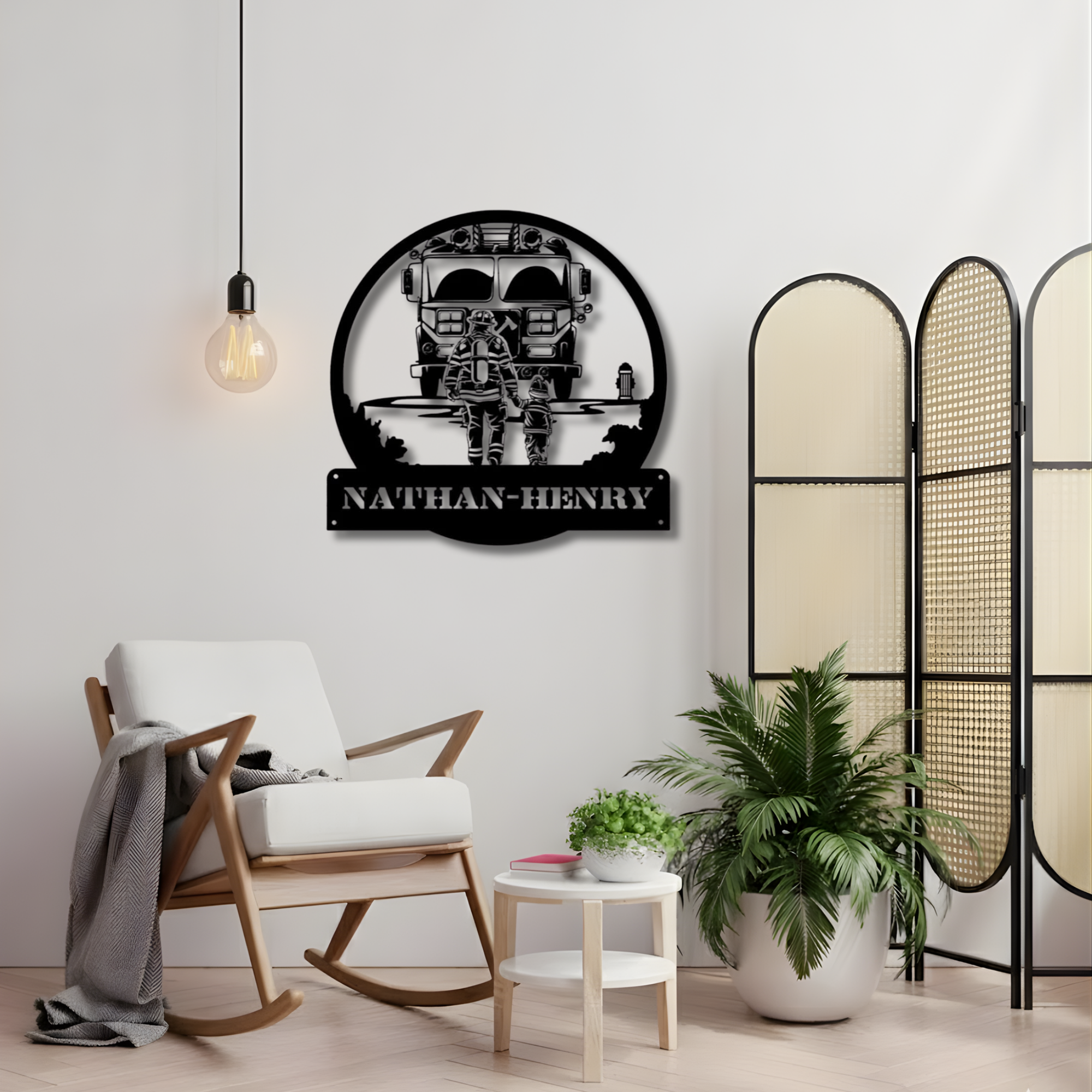 Metallschild mit individuellem Namen „Feuerwehrmann-Papa und sein Kind“ – Personalisierte Wanddekoration