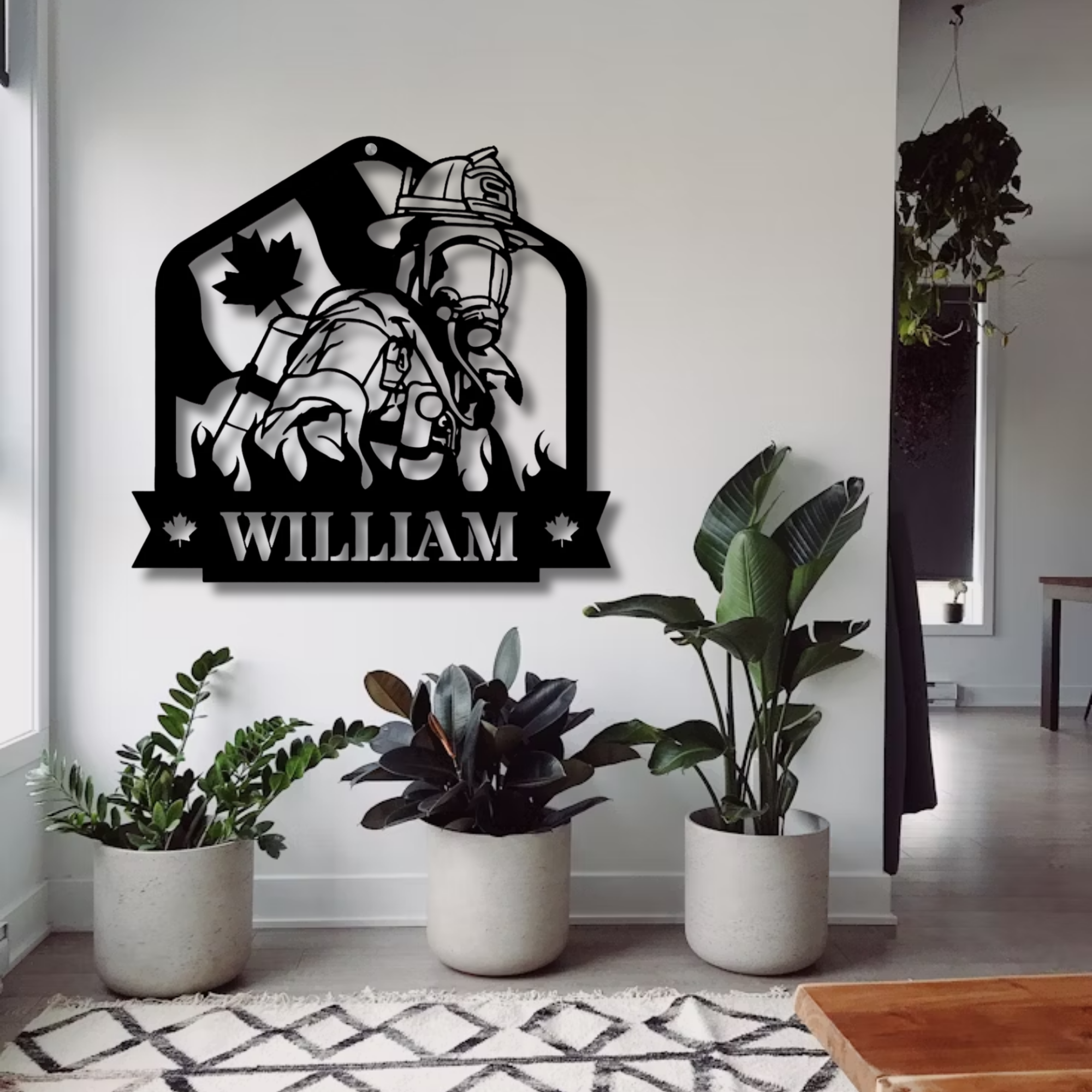 Feuerwehrmaske mit gekreuzten Äxten – Individuelles Namensschild aus Metall – Personalisierte Wanddekoration
