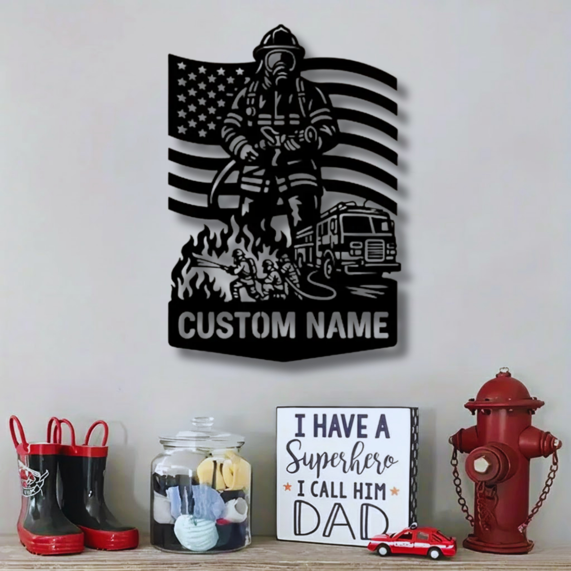 Feuerwehrmaske mit gekreuzten Äxten – Individuelles Namensschild aus Metall – Personalisierte Wanddekoration