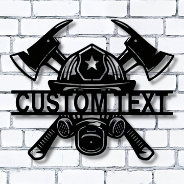 Feuerwehrmaske mit gekreuzten Äxten – Individuelles Namensschild aus Metall – Personalisierte Wanddekoration